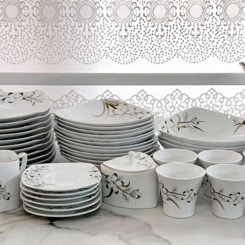 سرویس چینی 18 نفره پردیس کاملا نو مناسب جهیزیه