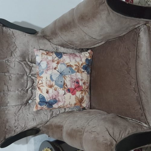 مبل 7 نفره(کارکرده) به همراه عسلی و کوسن