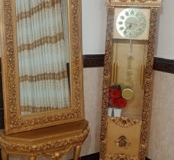 ساعت و آینه طلایی