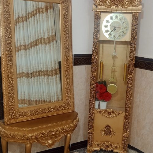 ساعت و آینه طلایی