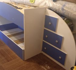 تخت خواب بچه گانه دو نفره و جاکفشی ایستاده