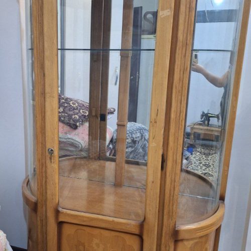 ویترین شیشه ای تمام چوب دو طبقه شیشه ای و دو درب چوبی پایین