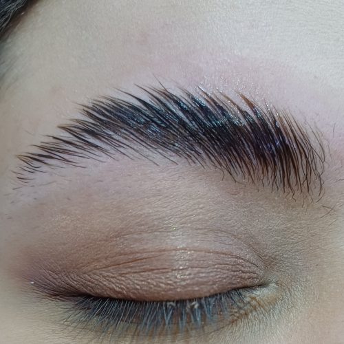 کاشت مژه و لیفت ابرو