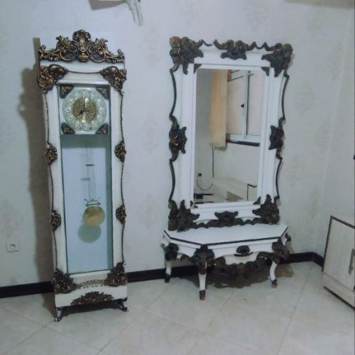 آینه ومیز وساعت چوبی