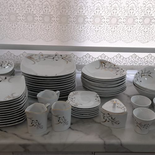 سرویس چینی 18 نفره پردیس کاملا نو مناسب جهیزیه