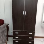 کمد قهوه ای رنگ در حد نو