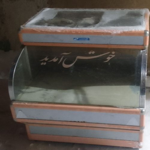 ویترین مغازه فروشی