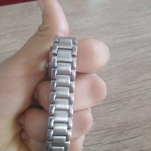 ساعت سالم کار نشده فقط باطری نداره