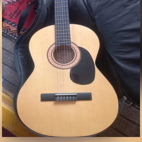 گیتار m2 دوماه استفاده شده