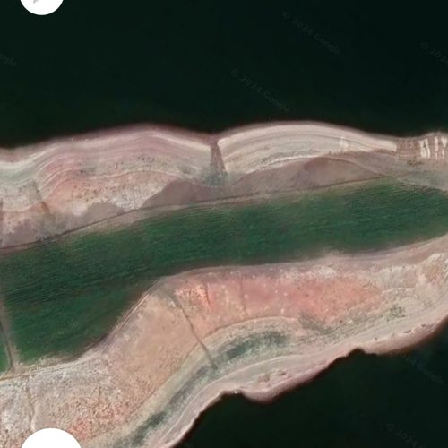 باغ بامجوز آب وبرق کنار دریاچه