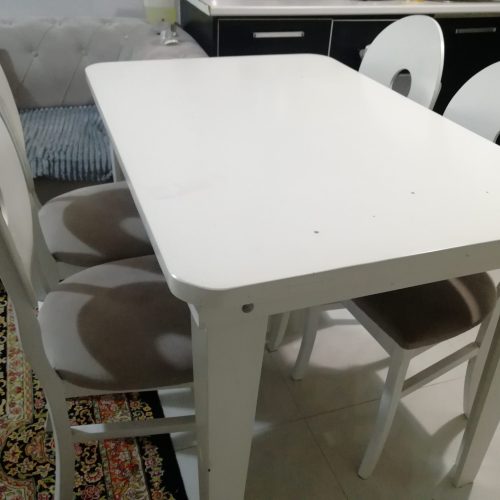 مبل راحتی هفت نفره و میز ناهارخوری 4 نفره