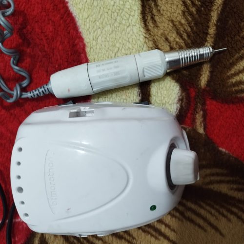 لوازم کامل کاشت ناخن به همراه یک دست مصنوعی