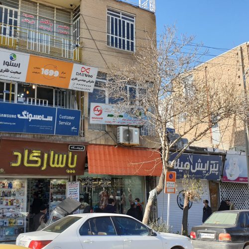 منشی یا تعمیر کار الکترونیک
