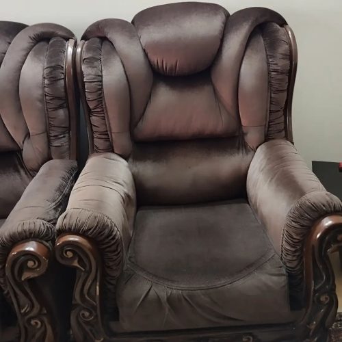 مبلمان کاملا سالم بدون فرو رفتگی و خط خش