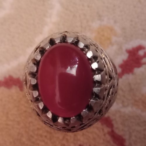 سلام انگشتر نفر ه کاملن زیبا و کار بده  و موکل داره اسمی
