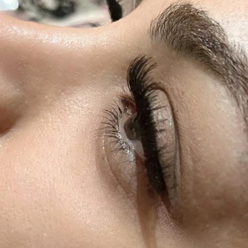 کاشت مژه و لیفت ابرو
