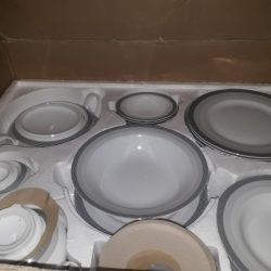 سرویس 18پارچه چینی زرین اصل اصلا استفاده نشده