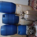 دیگ تقطیر 20 لیتری همراه خنک کننده و 6عدد بشکه 40 لیتری کاملا سالم