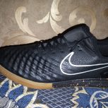 کفش ورزشی سالنی