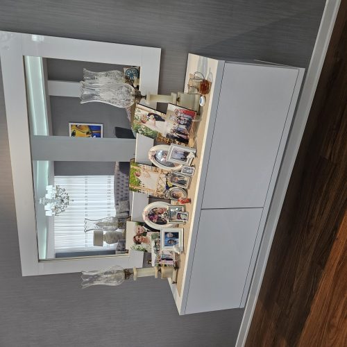 آینه و کنسول در حد نو