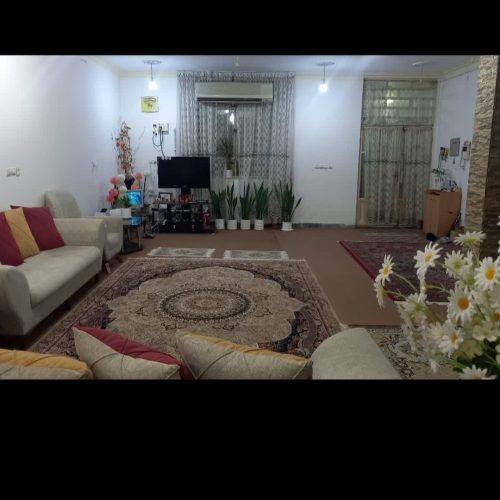 خانه ویلایی 250متری به همراه یک مغازه 30متری