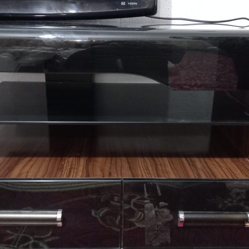 میز تلویزیون:تمیز و در حد نو