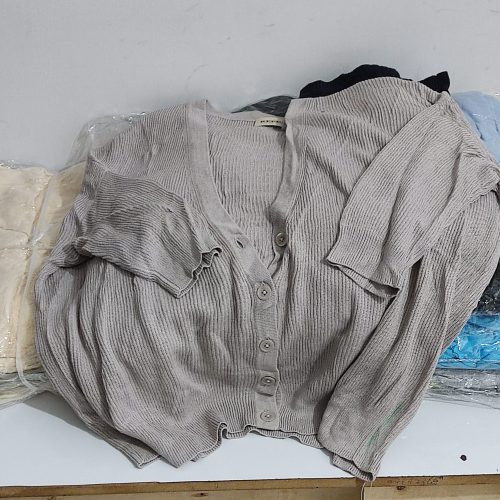 تعدادی لباس نو زنانه