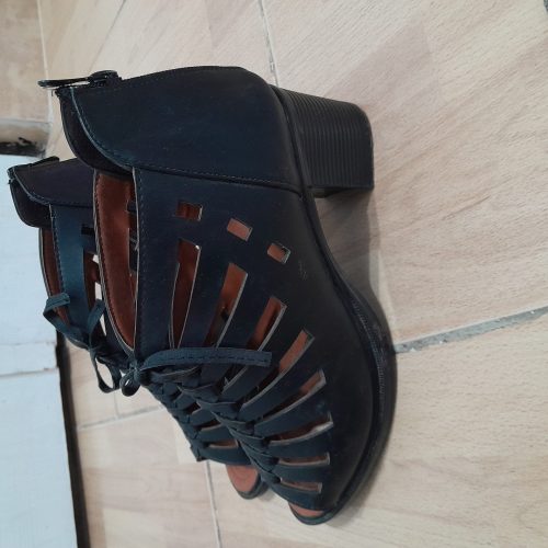 فروش کفش وکتونی زنونه در حد نو