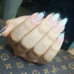 آموزش کاشت ناخن و مژه