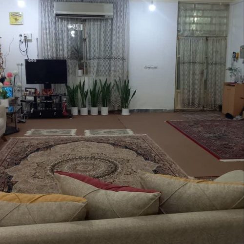 خانه ویلایی 250متری به همراه یک مغازه 30متری