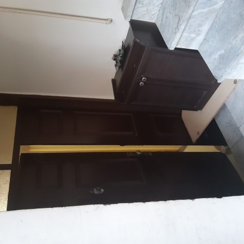 آپارتمان 106 متری طبقه اول با حیاط و زیر زمین زیر بنا 80 متر