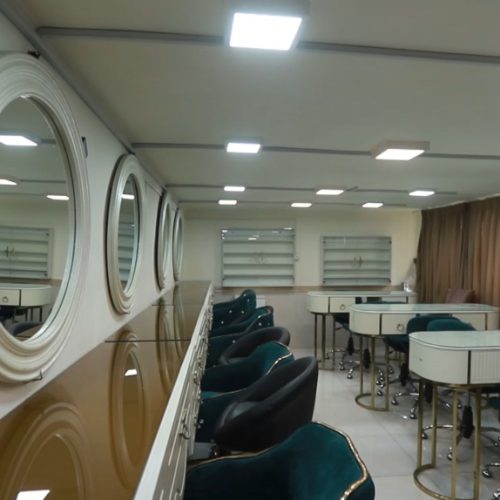 دعوت به کار وهمکاری پزشک دارای پروانه مطب واشنا به امور زیبایی