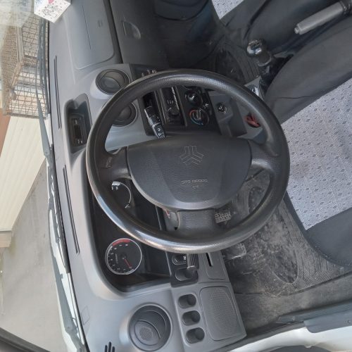 پراید سفیدباداشتن یک لکه رنگ دارای بیمه 10ماه