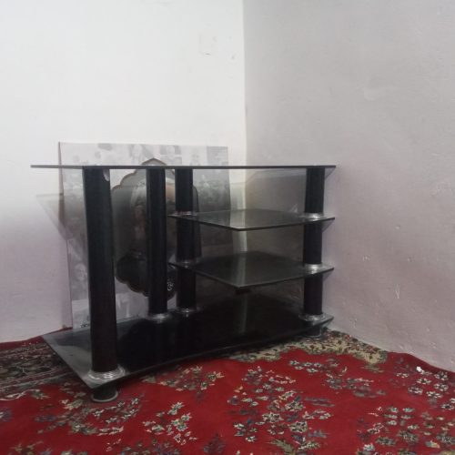 میزتلویزیون شیشه ای