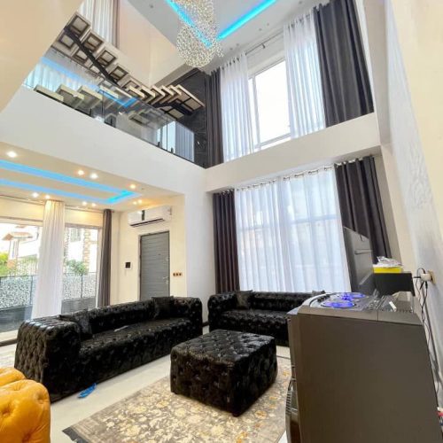اجاره باغ ویلا استخردار اب گرم
