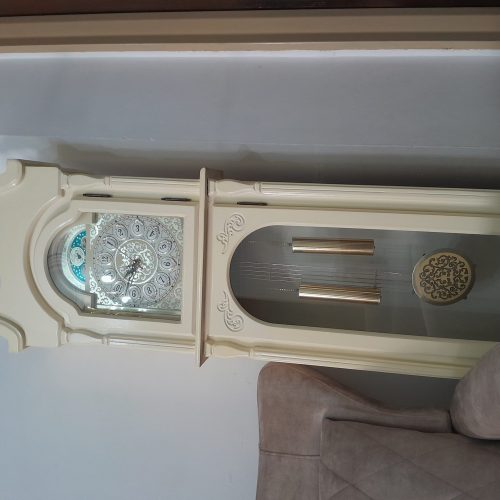 ساعت ایستاده بسیار تمیز