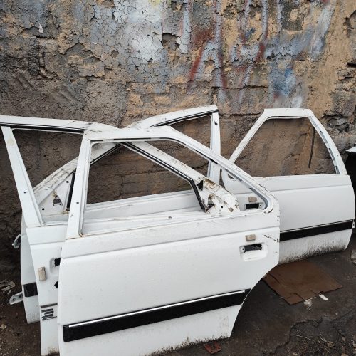 تعدادی لوازم بدنه پارس سفید