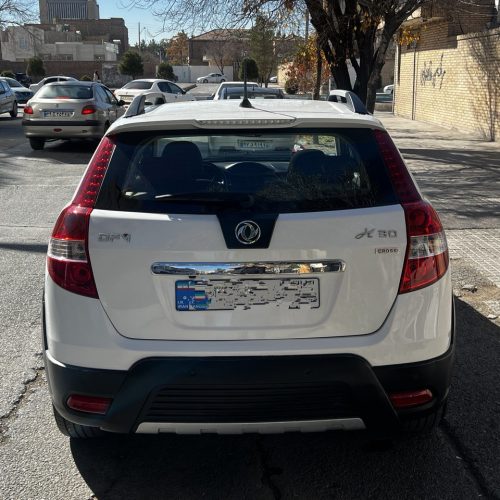 ماشین در حد نو ، کار کرد پایین.