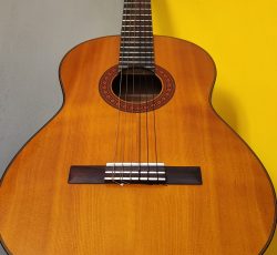 گیتار Yamaha C70