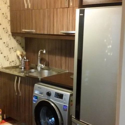 فروش آپارتمان _ 54 متر تک خواب  طبقه 4 انباری دارد پارکینگ و آسانسور ندارد کف پارکت  کابینت mdf  25 سال ساخت  سرویس فرنگی  حمام جدا 1متر بالکن  ادرس مجیدیه جنوبی کوچه فروزنده