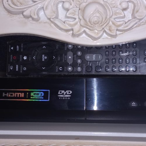 سینمای خانگی ال جی در حد نو چهار باند بزرگ یه باند کوچک و ویه ساب و یه میکروفون