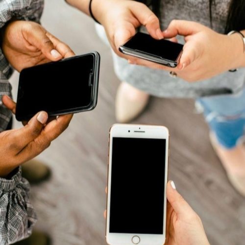 کار در منزل باگوشی و اینترنت برای خانمها