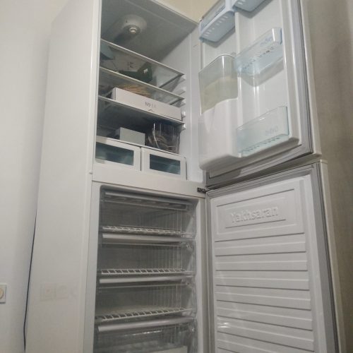 یخچال فریزر یخساران سالم و تمیز از لحاظ موتوری سالم و بدون تعمیر