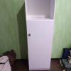 میز شیشه ای و 6 صندلی و میز تلویزیون چ یک کمد ایستاده