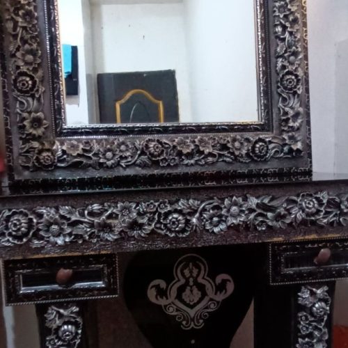 میز و ایینه