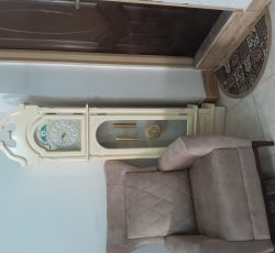 ساعت ایستاده بسیار تمیز