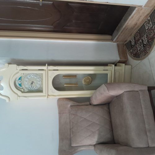 ساعت ایستاده بسیار تمیز