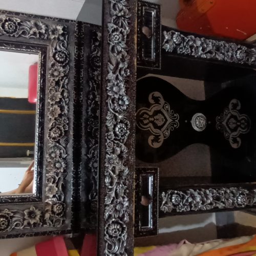 میز و ایینه