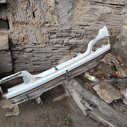 تعدادی لوازم بدنه پارس سفید