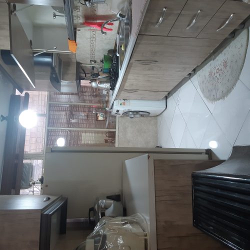 آپارتمان 106 متری طبقه اول با حیاط و زیر زمین زیر بنا 80 متر